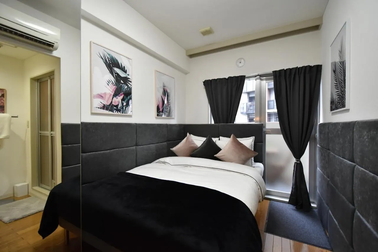 Charming Tokyo Apartment With Private Balcony 0*,  اليابان